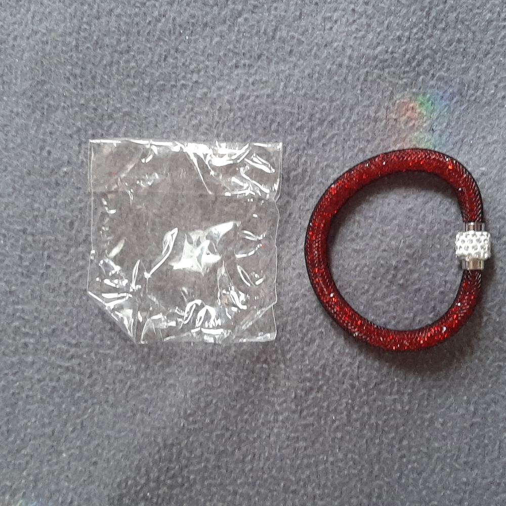 (2/$20) New Mesh Crystal Bracelet with Crystal Magnet Clasp Red